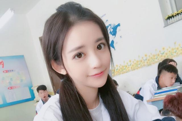网红曾晨晨被爆包养,与前期清纯人设恰恰相反,还是钱闹的